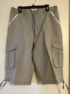 GODBODY Men’s Khaki Cargo Shorts Size W36